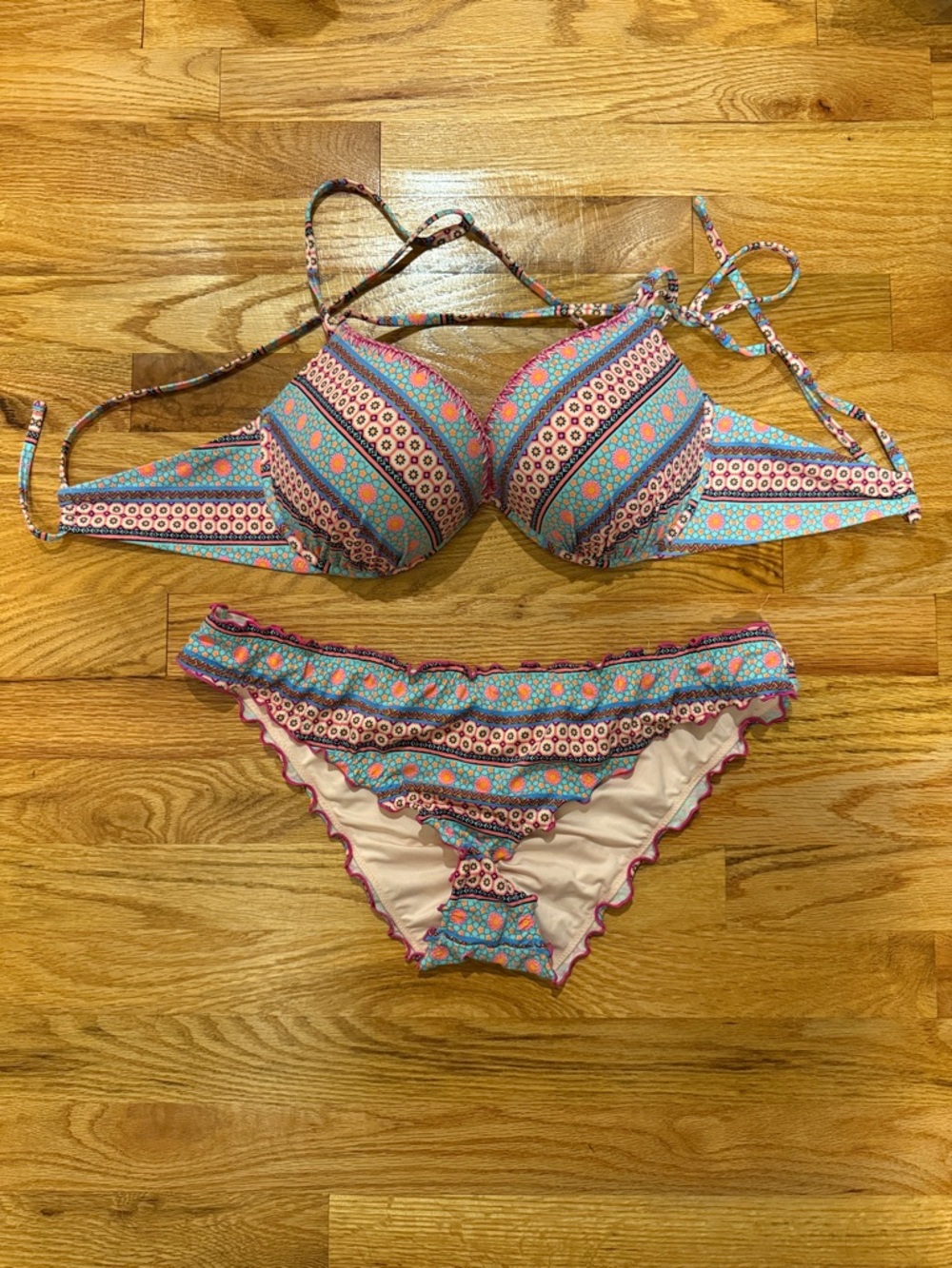 Bikini ** Bundle 5+ items and name your offer!!! 💖💞